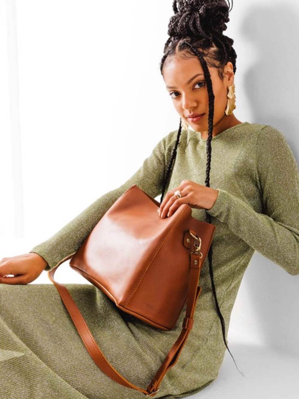 PORTLAND LEATHER BUTTERFLY BUCKET BAG IN HONEY - Picture 12 of 15